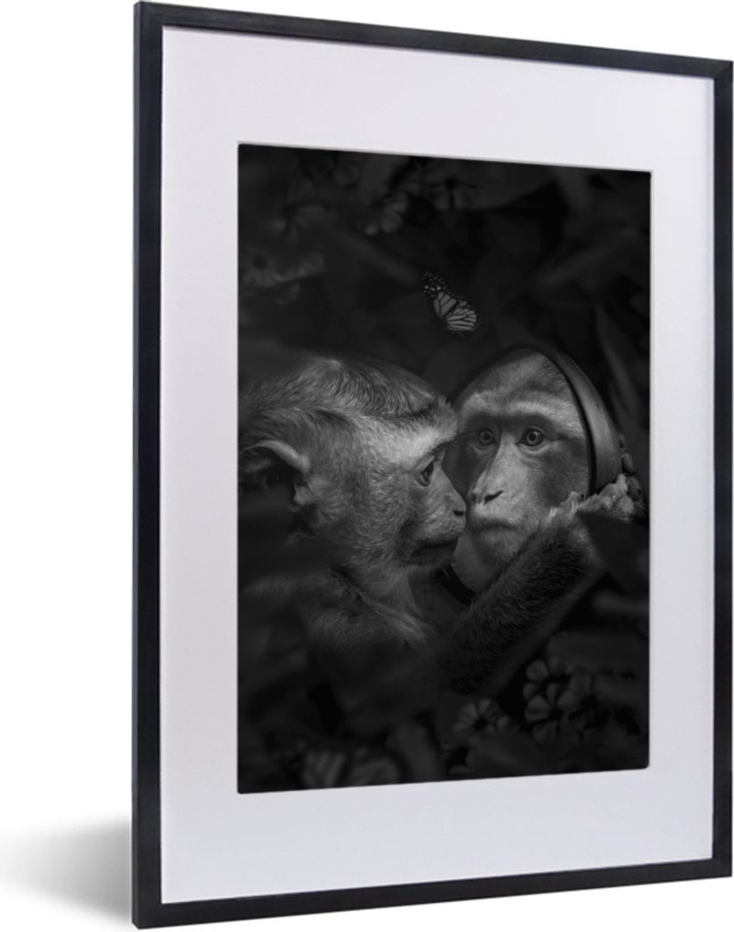 MuchoWow Gerahmtes Poster Affe mit Spiegel im Dschungel - schwarz und weiß 30x40 cm - Poster mit Schwarzem Bilderrahmen Wandposter Rahmen Foto B...