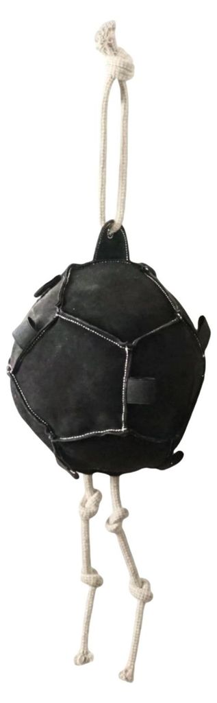 Spielzeug für den Pferdestall: Hängender Spielball, Karottenfutterspender, interaktives Kauspielzeug für Pferde, Rinder, Schafe, Ziegen und Nutz...