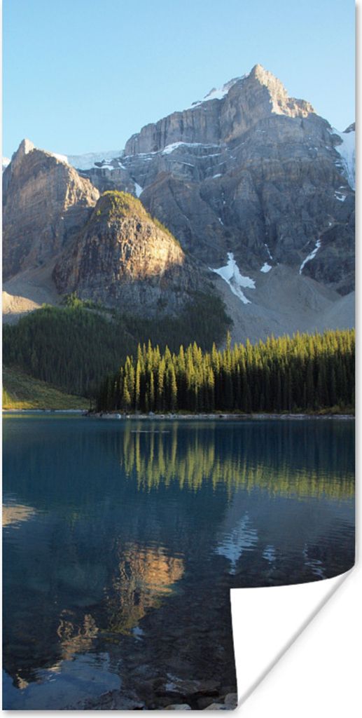 MuchoWow Poster Schneebedeckte Berge und Wälder spiegeln sich im Moraine Lake in Kanada 40x80 cm - Dekoration