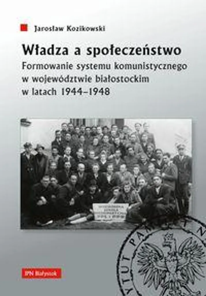 Livre d'histoire polonaise sur le système communiste à Białystok (1080p)