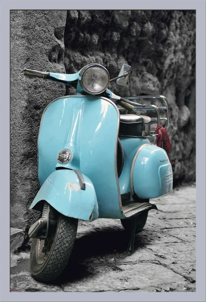 Regalo Perfetto: Poster Vespa Italia con Cornice Shinsuke Maxi Argento
