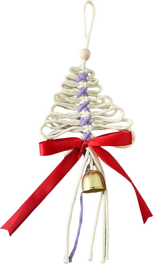 Handgewebter Christbaumschmuck, rustikales Kunsthandwerk in Weihnachtsbaumform mit goldener Kuhglocke und roter Schleife für die Winter- und Neuja...