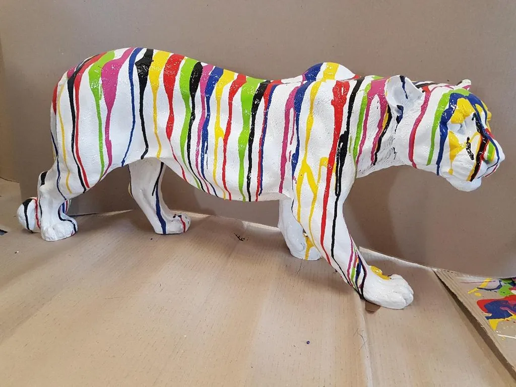 Statue Tigre Abstraite de 35cm : Figurine Décorative Noire et Design