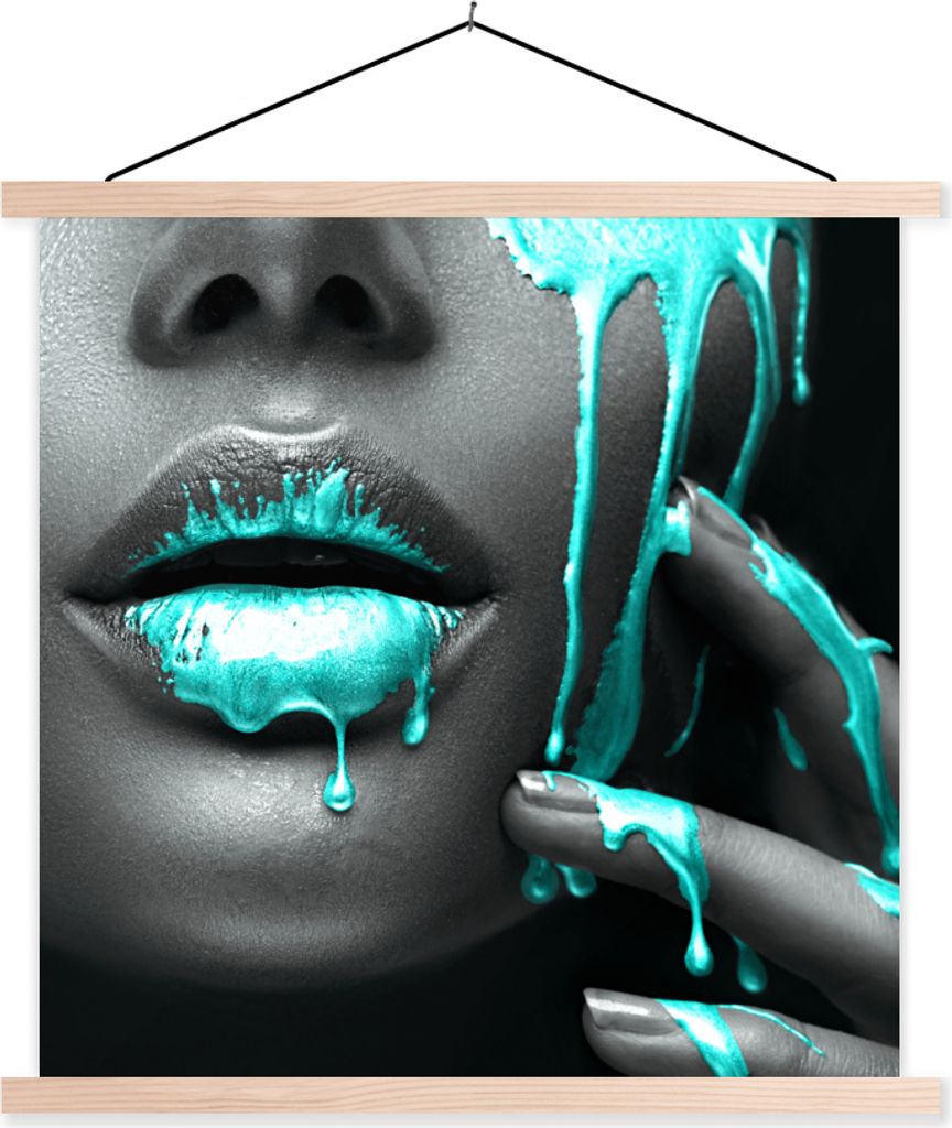 MuchoWow Textilposter Lippen - Blau - Schwarz 40x40 cm mit holzfarbenen Rahmen - Posterleiste