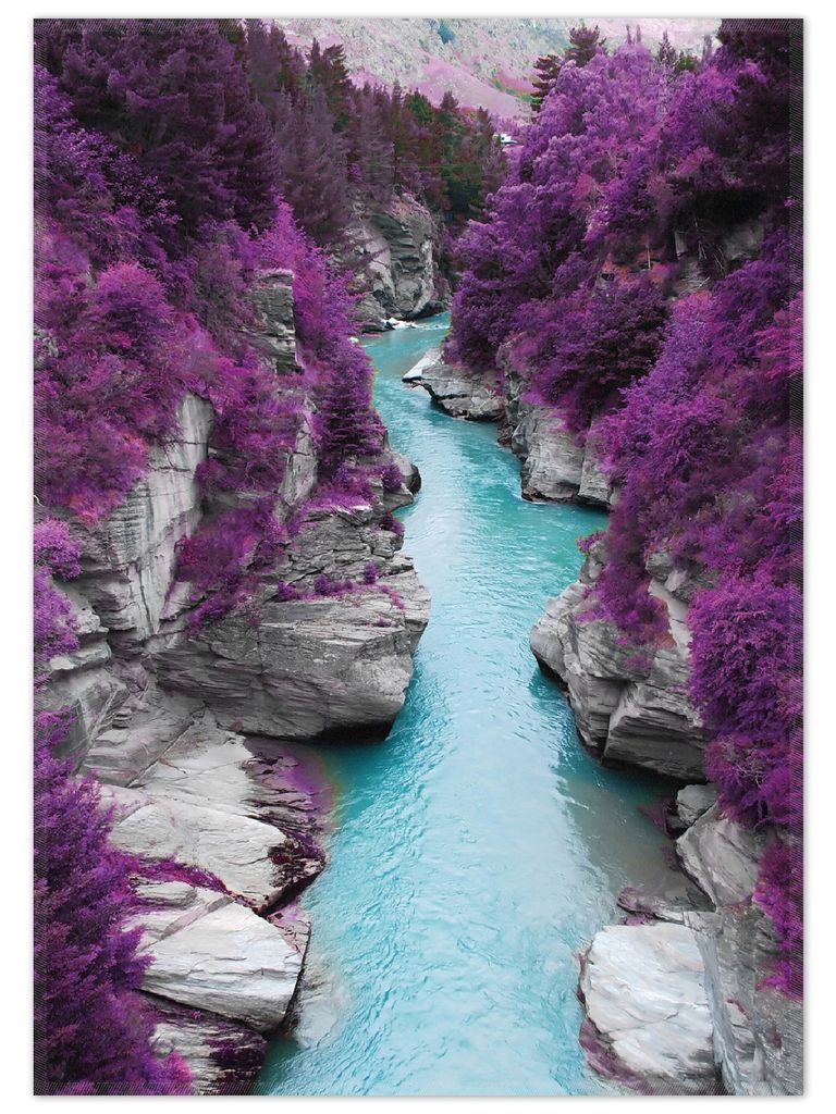 Wallario Premium Teppich, Größe 50 x 70 cm, Fluss in lilafarbener Schlucht