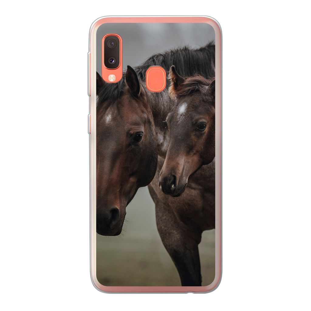 MuchoWow Handyhülle Schutzhülle Hülle für Samsung Galaxy A20e Pferde - Nebel - Landschaft Silikon Softcase Handy Hülle - Abdeckung