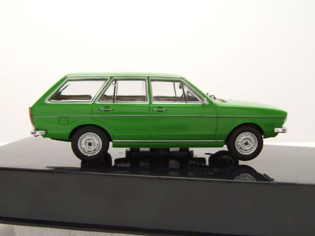 Ixo Models CLC448 VW Passat Variant LS Kombi 1975 grün 1:43 Produktbild 4