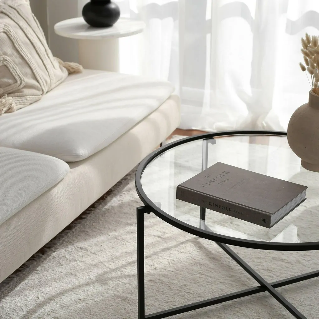 Petits espaces optimisés : table basse Ecaterina noire 83cm pratique
