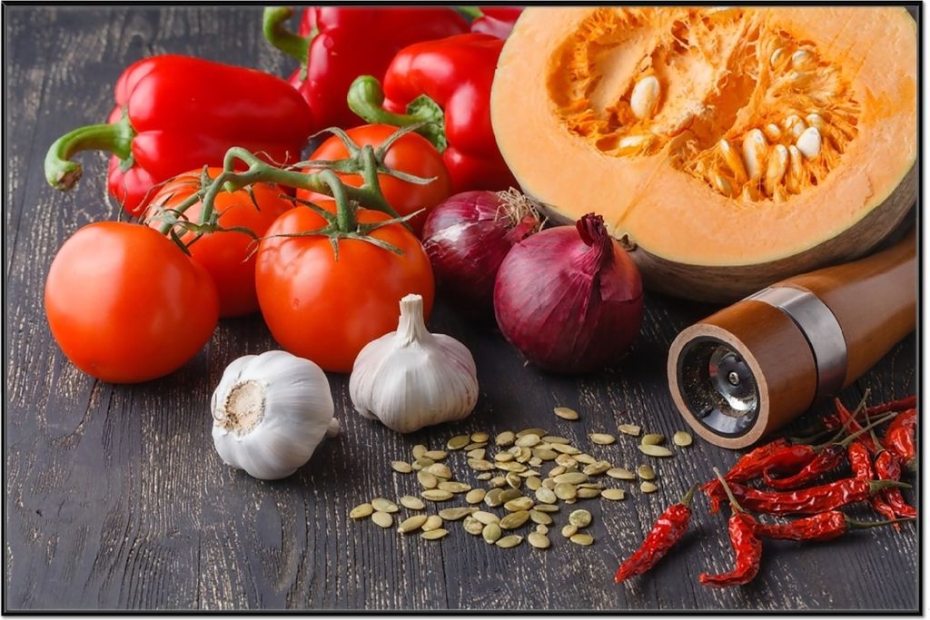 Wallario Wandbild Kürbissuppe - Zutaten mit Tomaten, Knoblauch, Zwiebeln und Pfeffer, Größe: 61 x 91,50 cm, Poster mit schwarzem Aluminiumrahmen
