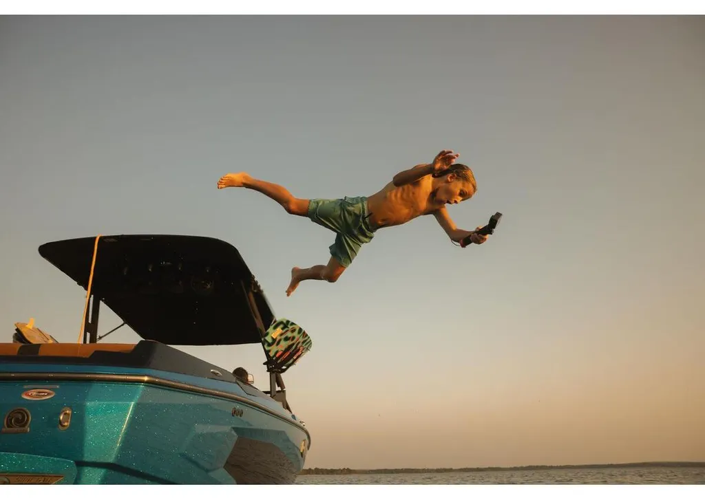 Perche flottante The Handler avec base orange visible pour GoPro HERO - 7