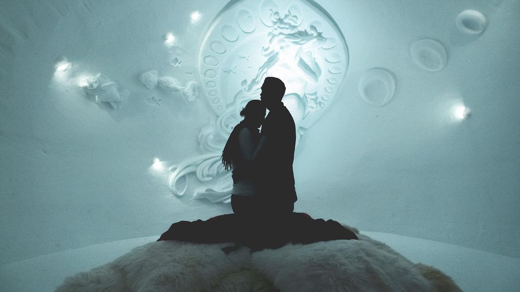 Jochen Schweizer Romantische Iglu-Übernachtung auf der Zugspitze für 2 (Fr.); Erlebnis verschenken oder selbst erleben; Gutschein gültig für 2...