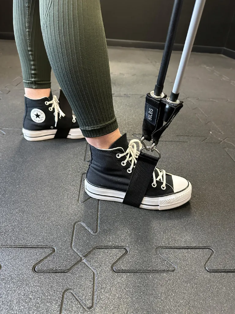 Barre de traction robuste avec bandes élastiques de musculation