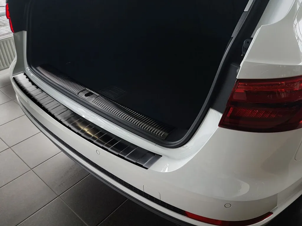 Évitez les Rayures de Coffre sur Audi A4 Avant 2016- avec ce Seuil Mat