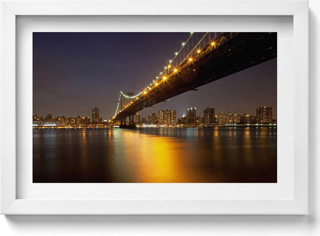 Beleuchtete Brooklyn Bridge in New York– Wandbild mit Rahmen – Gerahmtes Bild – Wanddekoration – 30x20 cm – Weiß Rahmen