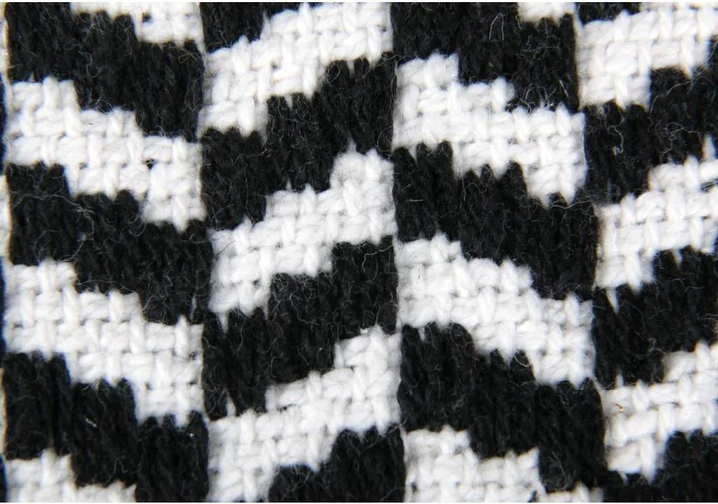 Tapis 120x180 cm noir et blanc Arrow en fibres résistantes et douces