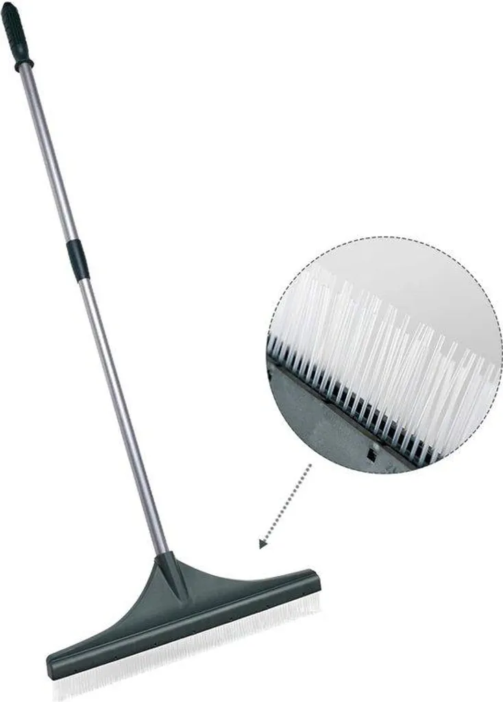 Nettoyer et redresser le gazon synthétique : brosse réglable en acier
