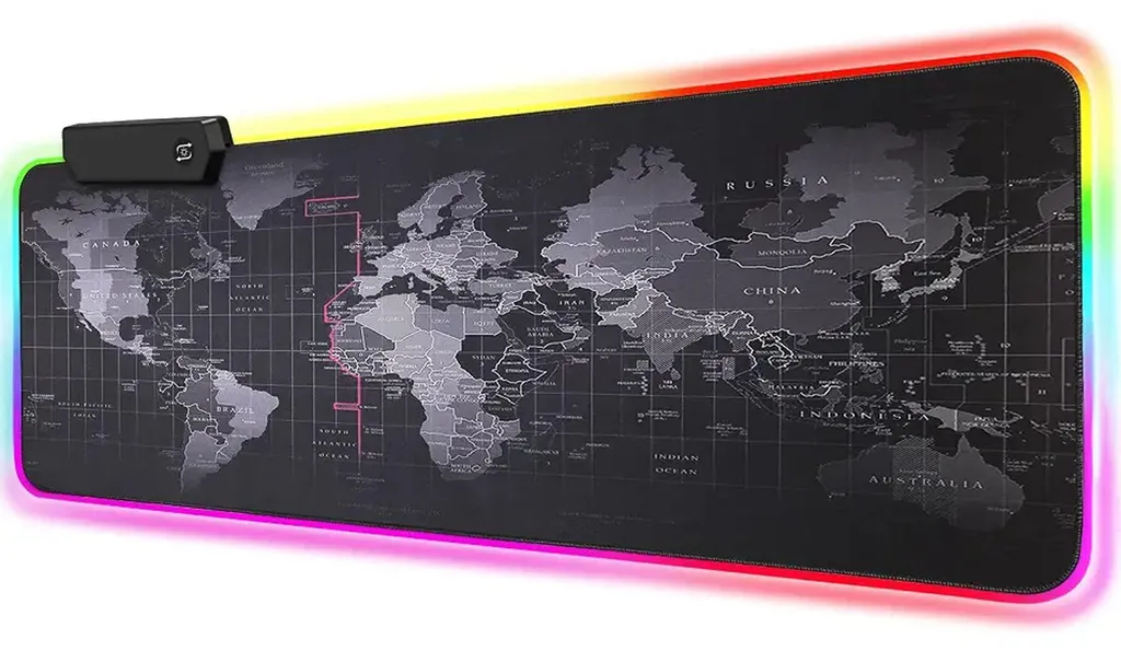 Grand tapis de bureau à LED multicolore et souris gamer mappemonde XXL