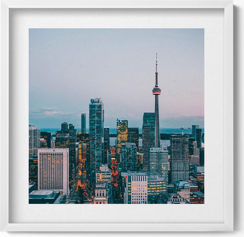 Panorama der Stadt am Abend– Wandbild mit Rahmen – Gerahmtes Bild – Wanddekoration – 50x50 cm – Weiß Rahmen