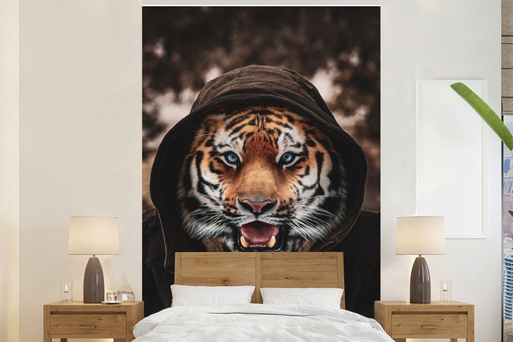 MuchoWow Fototapete für Wohnzimmer oder Schlafzimmer Wandtapete Vinyl Motivtapete Tiger mit Kapuze - 180x280 cm - Wallpaper