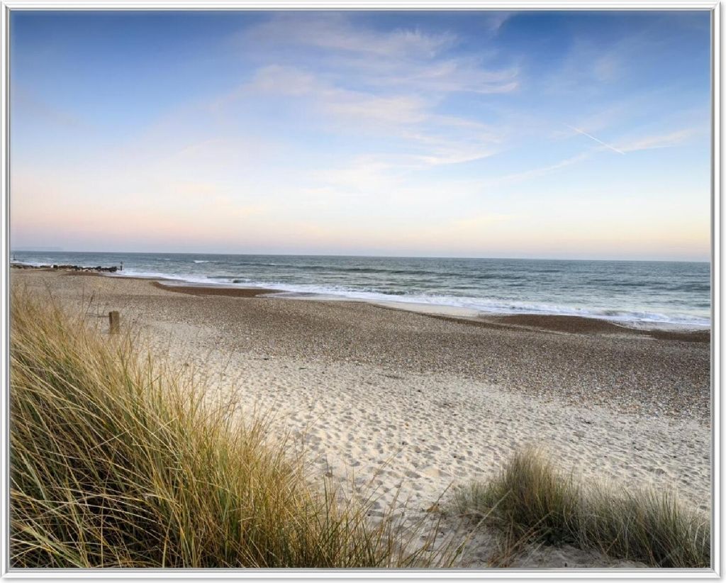 Wallario Wandbild Strandspaziergang im Urlaub an der Produktbild 