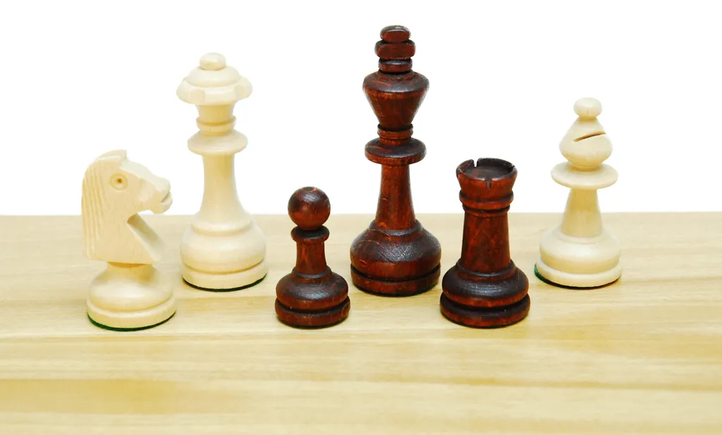 Jeu d'échecs Staunton 3 bois avec rangement intégré contre les pertes