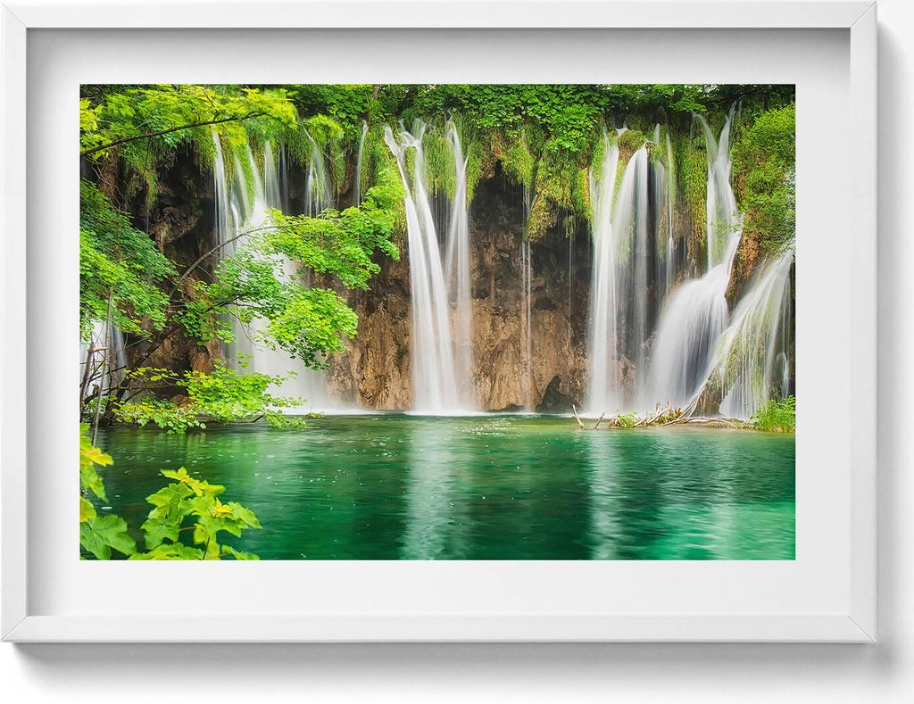 Natur - See, Wasserfall und Vegetation– Wandbild mit Rahmen – Gerahmtes Bild – Wanddekoration – 70x50 cm – Schwarz Rahmen