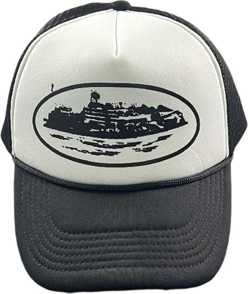Trucker-Caps und lässige Baseballcaps mit Aufdruck sind im Produktbild 