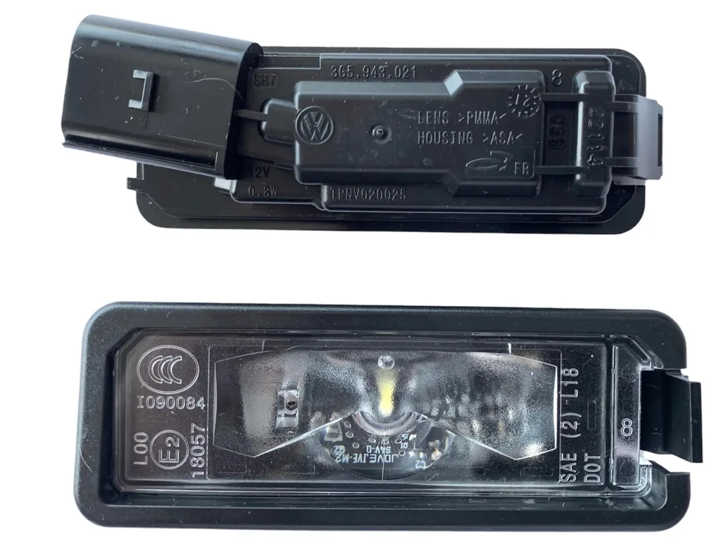 Luci Targa LED Audi RSQ8 VW Golf 8 R-Line 3G5943021 Originali
