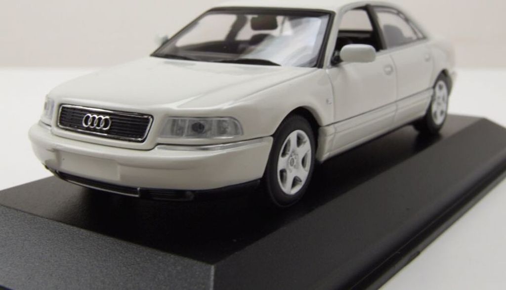 Maxichamps 940018801 Audi A8 1999 blanche 1:43 Image du produit 
