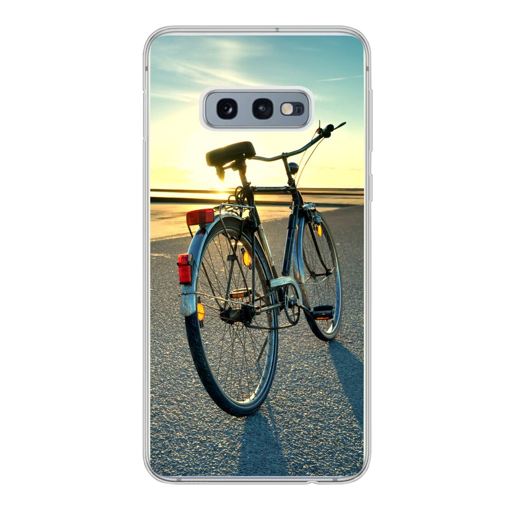MuchoWow Handyhülle Schutzhülle Hülle für Samsung Galaxy S10e Nordsee - Fahrrad - Sonnenuntergang Silikon Softcase Handy Hülle - Handy