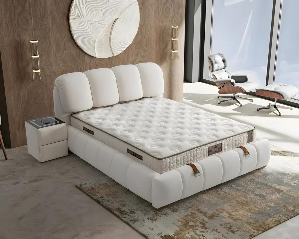 Elegantes weißes Bett mit Matratze in modernem Design