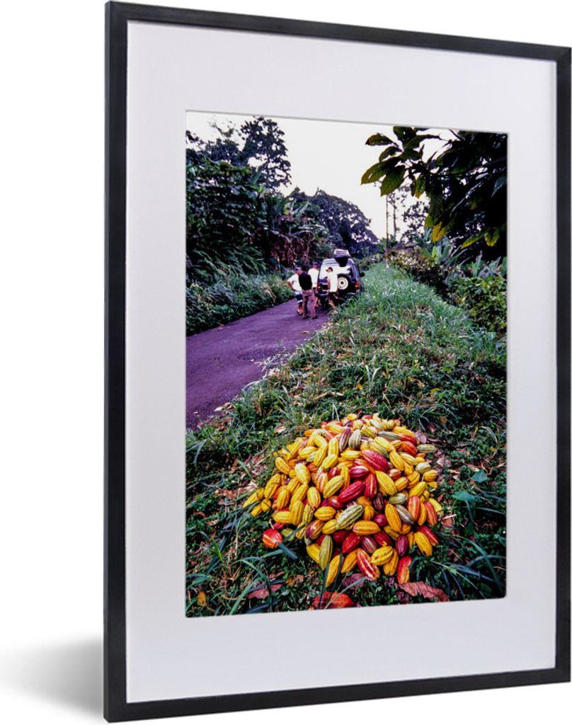 MuchoWow MuchoWow Gerahmtes Poster Haufen von tropischen und frischen Kakaobohnen 30x40 cm - Poster mit zchwarzem Bilderrahmen - Wandposter Sch...