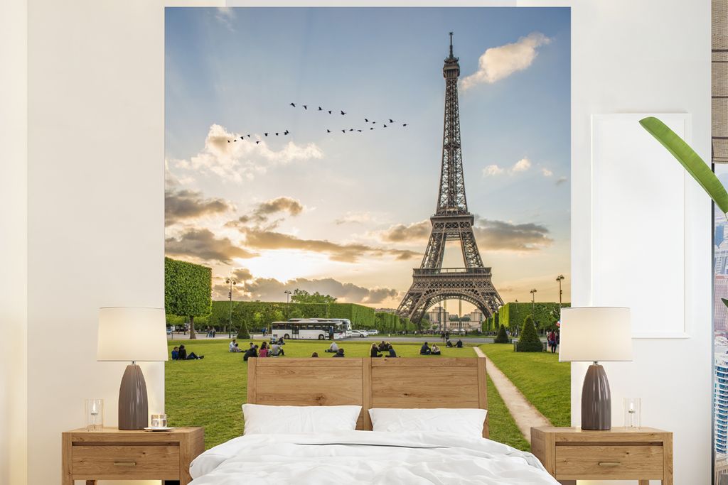 MuchoWow Fototapete für Wohnzimmer oder Schlafzimmer Wandtapete Vinyl Motivtapete Frankreich - Eiffelturm - Licht - 195x240 cm - Gemusterte