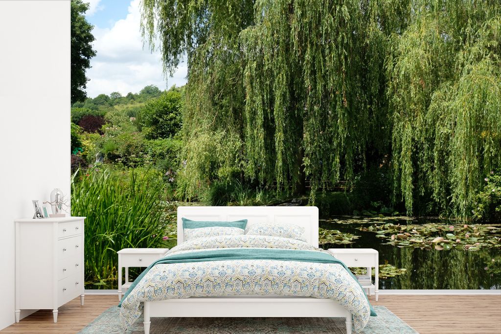 MuchoWow Fototapete für Wohnzimmer oder Schlafzimmer Wandtapete Vinyl Motivtapete Seerosen im Wasser mit über das Wasser hängenden Ästen in F...