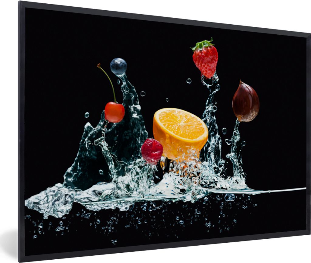 MuchoWow MuchoWow Gerahmtes Poster Wasser - Obst - Orange - Erdbeere - Kirsche - Schwarz 30x20 cm - Poster mit zchwarzem Bilderrahmen - Kunstdr...