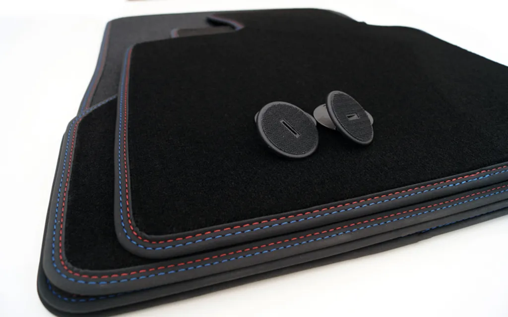 Tappetini premium adatti per BMW X5 (E70) velours premium car carpet nubuck doppia cucitura rosso blu XM5 Edition Set di 4 pezzi