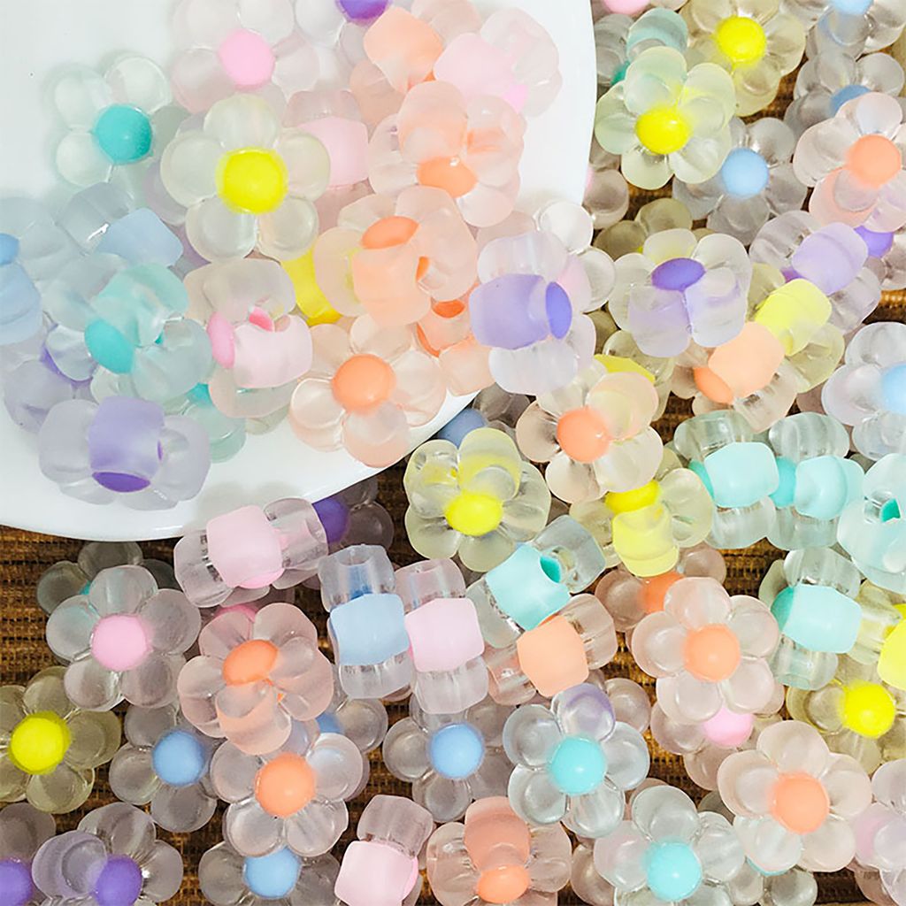 50pcs DIY Accessoires Charme Dekorative Multikolen niedliche Mini Blumenperlen Ornament Schmuck machen Haarwarenzubehör machen Accessoires