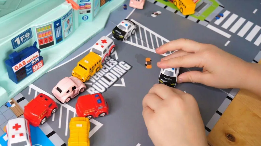 Parking interactif 8 en 1 solide pour ranger et faire rouler les autos - 4