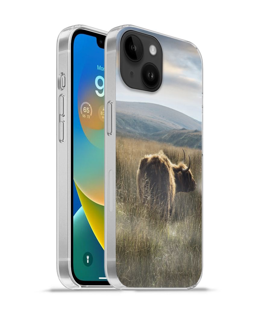 MuchoWow Handyhülle Schutzhülle Hülle für Apple iPhone 14 - Softcase Schottische Highlander - Nebel - Gras Silikon Softcase Handy Hülle - Mo...