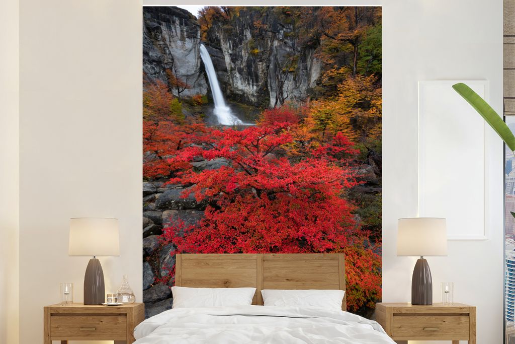 MuchoWow Fototapete für Wohnzimmer oder Schlafzimmer Wandtapete Vinyl Motivtapete Bunte Pflanzen vor einem fließenden Wasserfall bei Los Glacia...