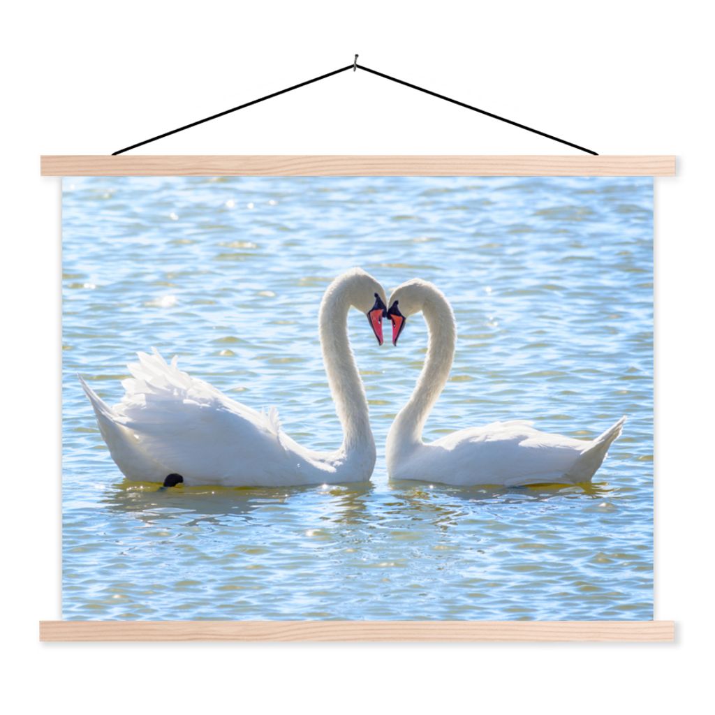 MuchoWow Textilposter Vögel - Schwan - Wasser - Liebe - Sonne 60x45 cm mit holzfarbenen Rahmen - Bild