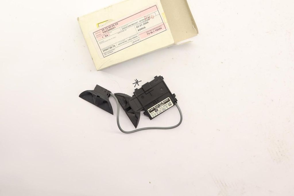 Original OE LAND ROVER Sensor YWC500021