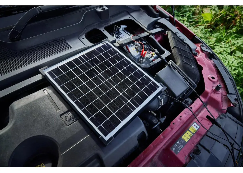 Chargeur solaire 12V OSRAM 20W pour éviter les pannes de batterie