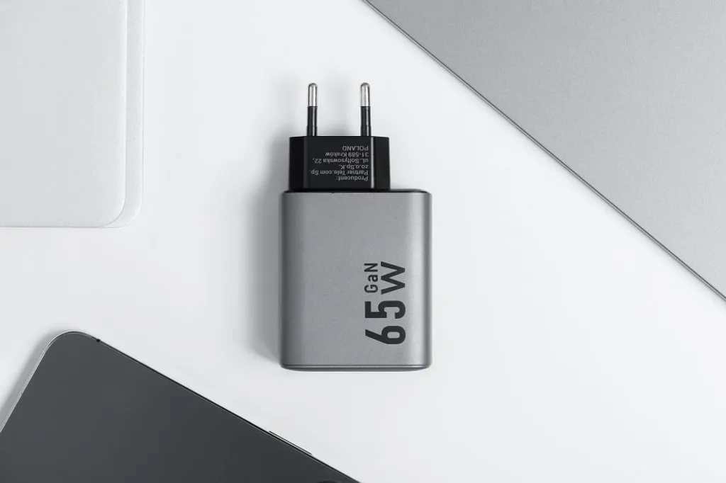Viaggia Leggero con Caricatore Forcell F-Energy 65W: USB-C e USB-A - 8