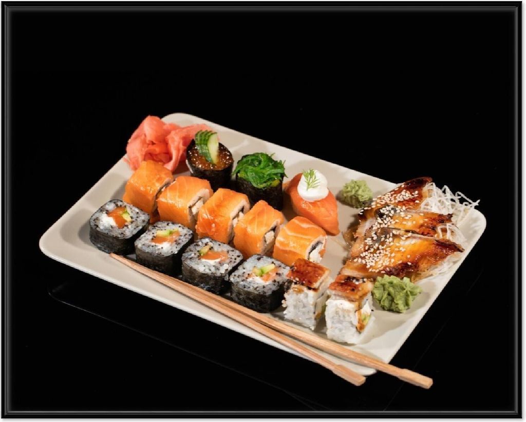 Wallario Wandbild Sushi-Menü mit Inside-Out Sushi, Nigiri und Wasabi, Größe: 40,30 x 50,30 cm, Poster mit schwarzem Aluminiumrahmen