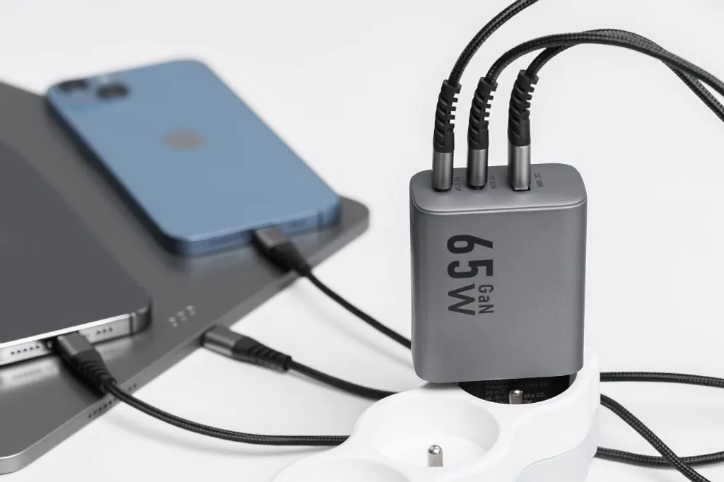 Viaggia Leggero con Caricatore Forcell F-Energy 65W: USB-C e USB-A - 10