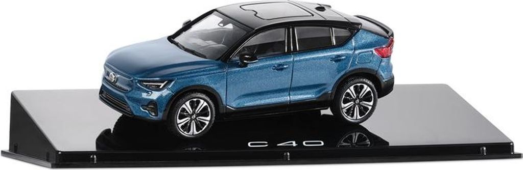 VOLVO Modell C40 Recharge 1:43 Fjord Blau OE