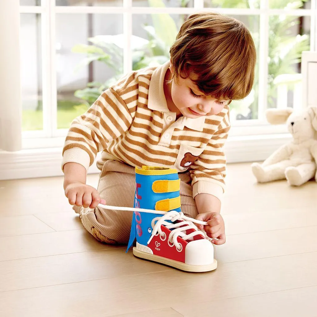 Chaussure à lacets Hape en bois robuste jouet d'éveil 15cm coloré