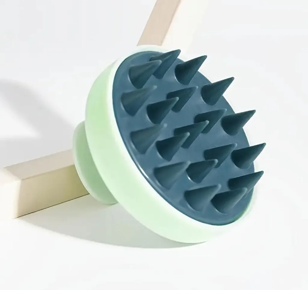 Brosse shampoing silicone à poils souples, massage cuir chevelu vert