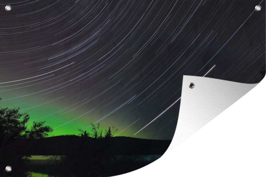 MuchoWow 120x80 cm Outdoor-Poster Gartendeko Sichtschutz Garten Poster für den Garten Sterne - Nordlichter - Baum - Nacht